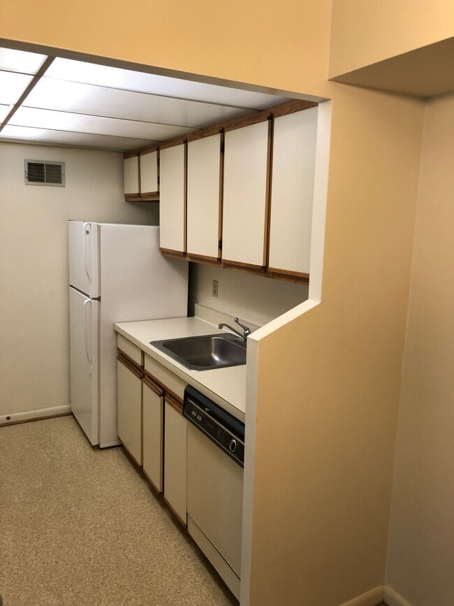 Building Photo - Great 1BR/1BA Condo in Turtle Creek