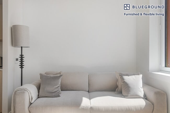 Building Photo - 266 W 96th St