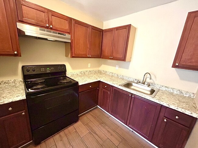 Building Photo - *MOVE IN SPECIAL* 2 Bedroom / 1 Bath Unit Near Lackland AFB!