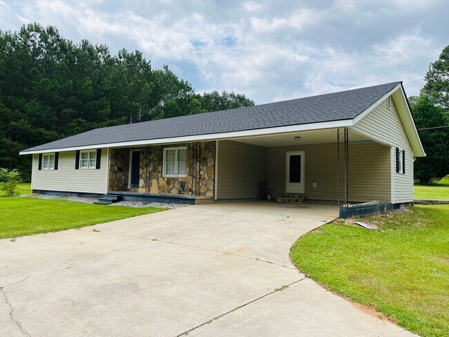 Building Photo - Renovated countryside 4 bedroom 2 bathroom...