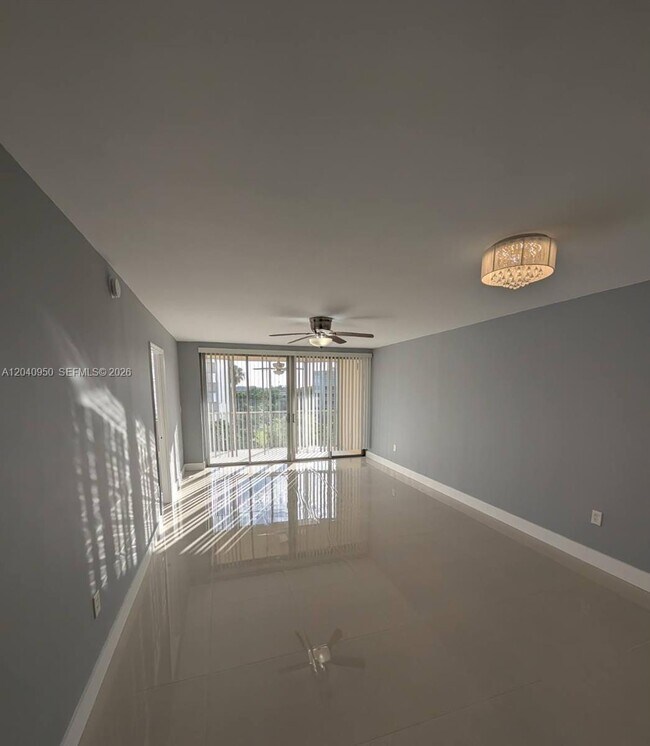 Foto del edificio - 1750 NE 191st St