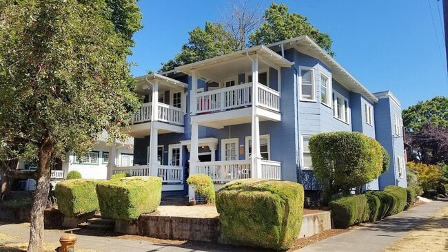 Building Photo - 1622-1628 SE 32nd Pl / 3259-3261 SE Market St Building Photo - 1622-1628 SE 32nd Pl / 3259-3261 SE Market St