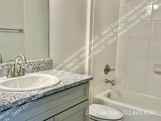 Foto del edificio - 678 Walkertown Dr