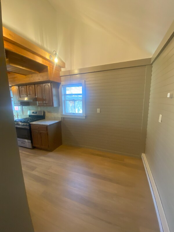 Building Photo - 605 Rosemont Ave