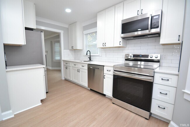 Building Photo - 942 Athens Dr