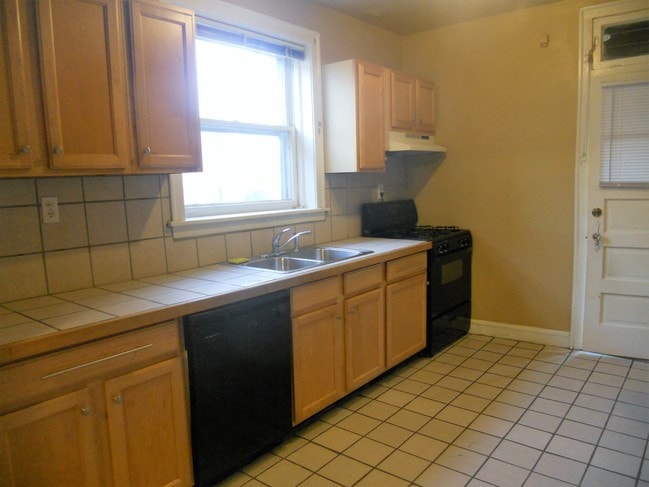 Building Photo - 5319 W Giddings St