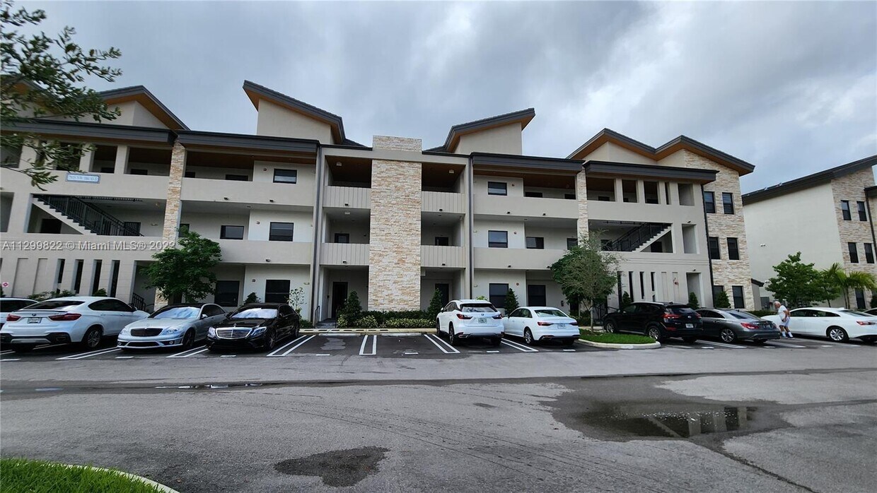 7915 NW 104th Ave Unit 23, Doral, FL 33178 Condo for Rent in Doral