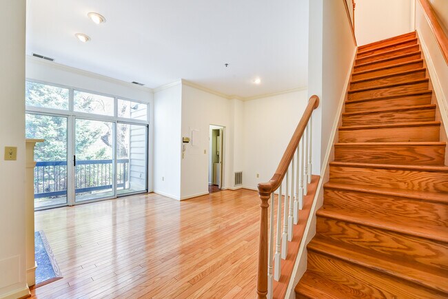 Foto del edificio - Two Level Two Bedroom Two Bath with Privat...