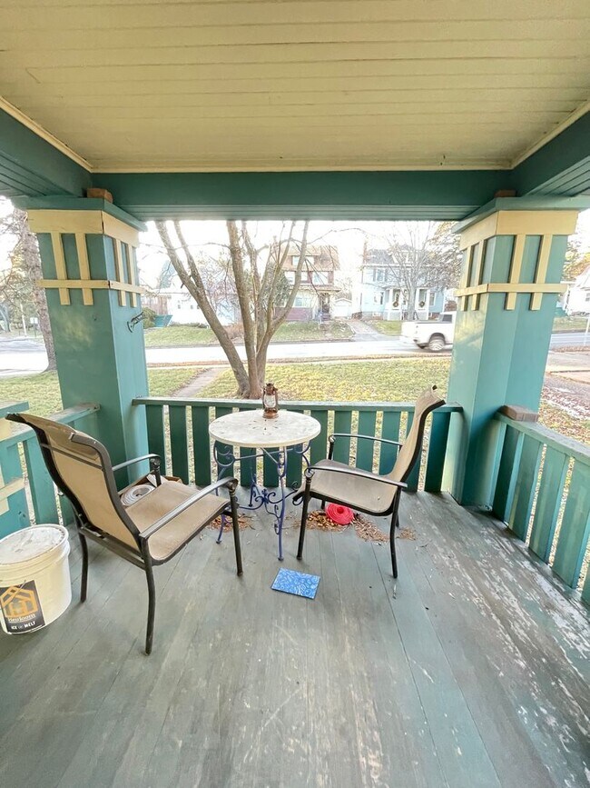 Foto del edificio - AVAILABLE JUNE - Spacious 6 Bed 1.5 Bath Home near Campus