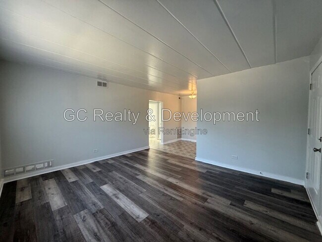 Foto del edificio - 332 Wilson Ave