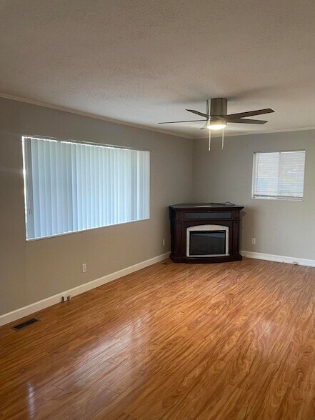 Foto del edificio - 3840 Forestview Dr NW