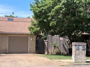 Building Photo - 6490 Hart Ln