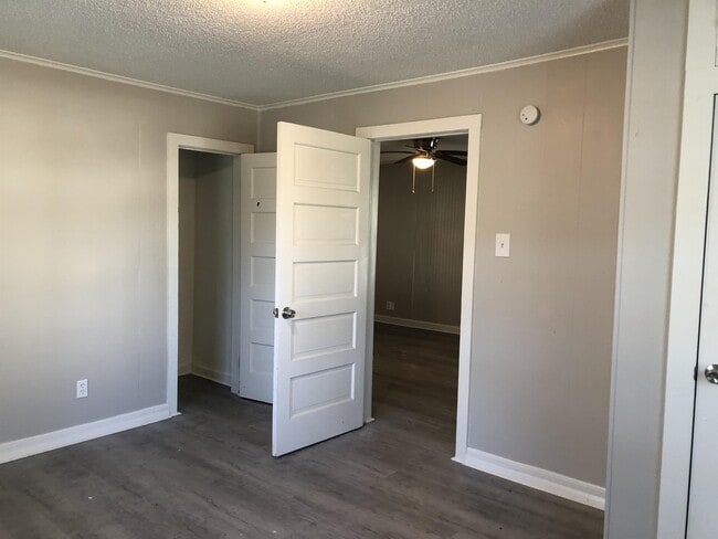 Building Photo - 500 E Heron St