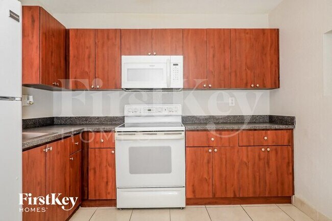 Foto del edificio - 3453 NW 191st St