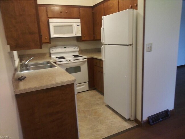 Foto del edificio - 32884 Bainbridge Rd