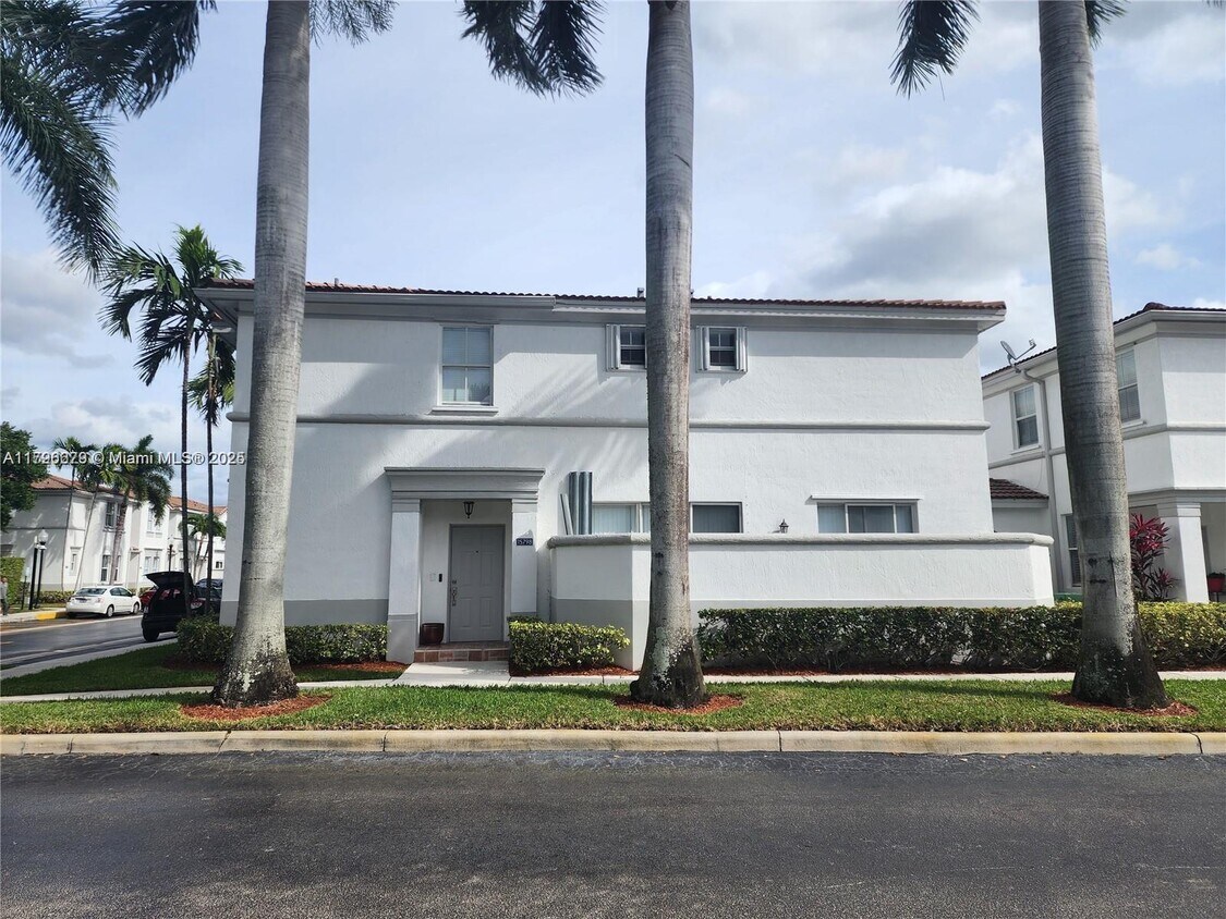 Primary Photo - 15798 SW 40th St