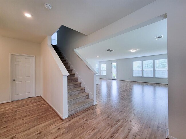 Building Photo - 9859 Mountain Chestnut Rd