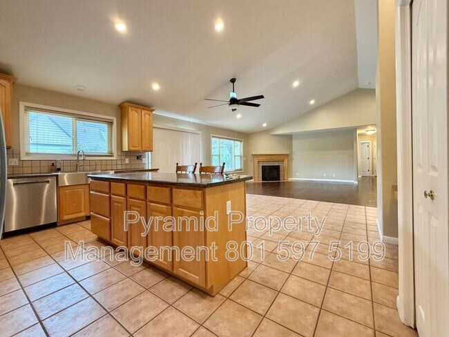 Foto del edificio - 961 Golden Pheasant Dr