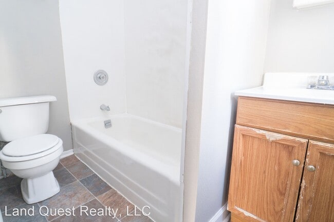 Building Photo - 2 br, 1 bath Apartment - 1713 51st Pl.