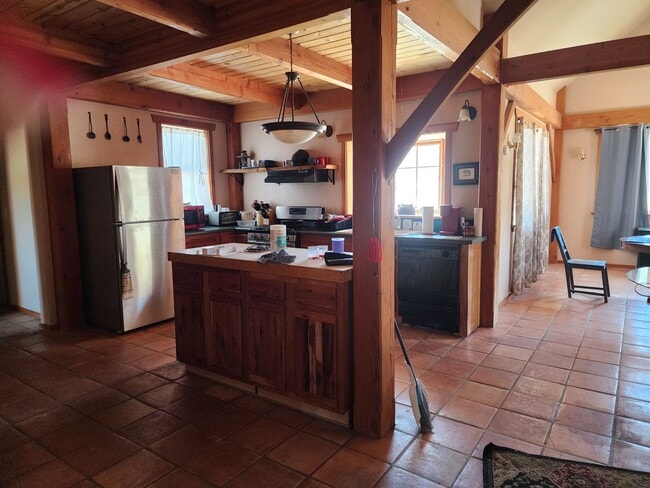 Building Photo - Large Home For Rent Semi Furnished or unfu...