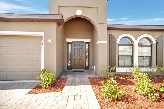 Building Photo - 1033 Musgrass Cir