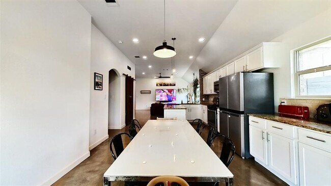 Foto del edificio - 2708 Kingsland Way