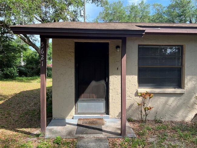 Building Photo - 5621 Peach Ave