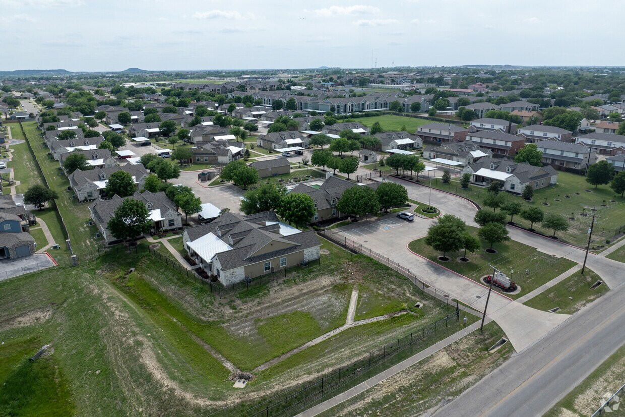 Aéreo - Tremont Apartment Homes