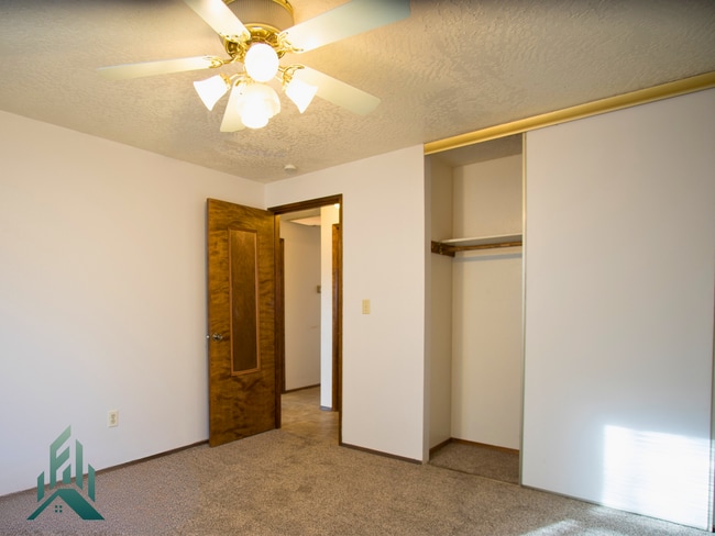 Building Photo - Charming 2 bed/1 bathroom