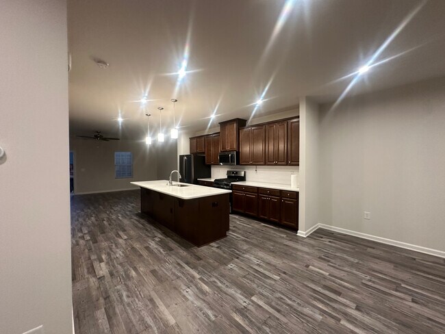 Foto del edificio - Room in Townhome on Excelsior Grand Ave