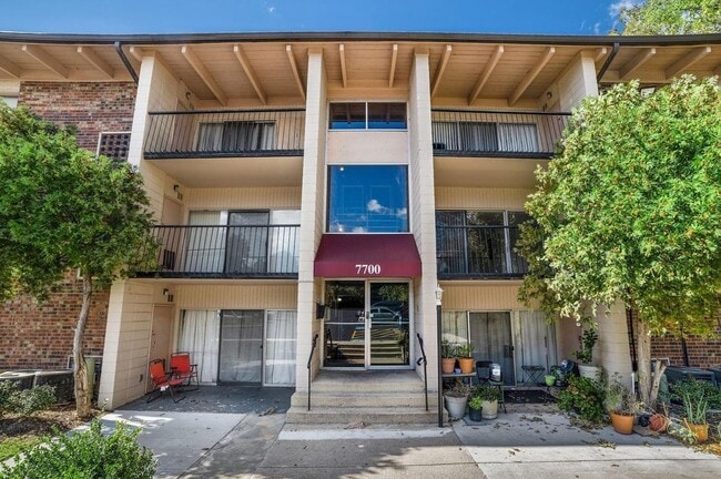 Building Photo - 7700 Arehart Dr