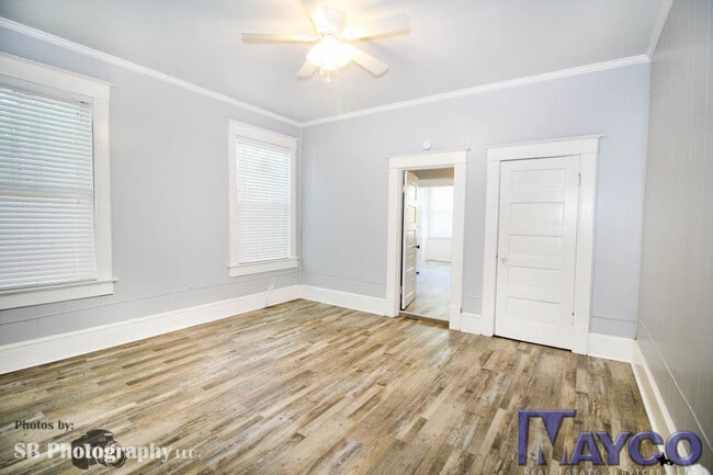 Building Photo - 448-448 Robinson Pl