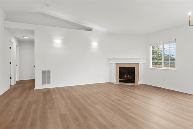 Building Photo - Beautiful & Freshly remodeled home in Fryelands Monroe