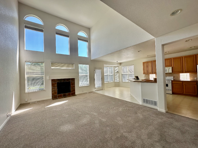Building Photo - 1600 Naples Ln