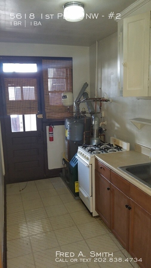 Foto del edificio - 5618 1st Pl NW