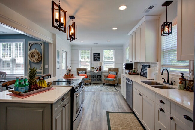 Foto del edificio - 6262 Ware Neck Rd