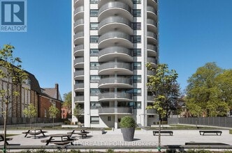Building Photo - 485 Huron St