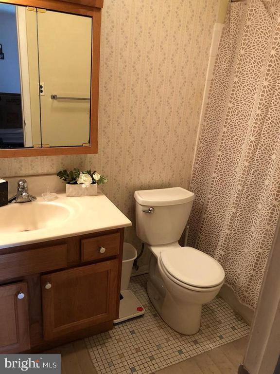 Building Photo - 425 Gatewood Ct