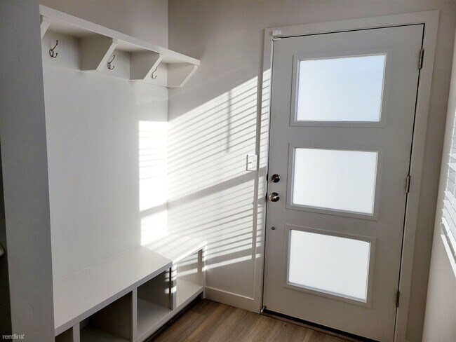 Building Photo - 3 br, 2.5 bath Townhome - 909 Lucky Clover...