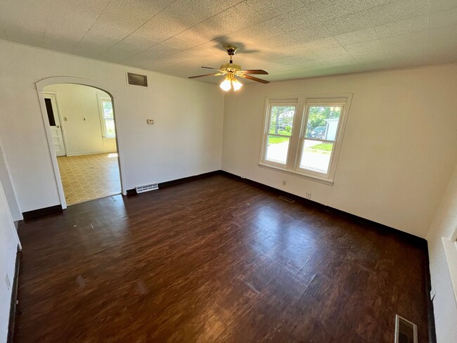 Building Photo - 2 Bed | 1 Bath | Single Family Home