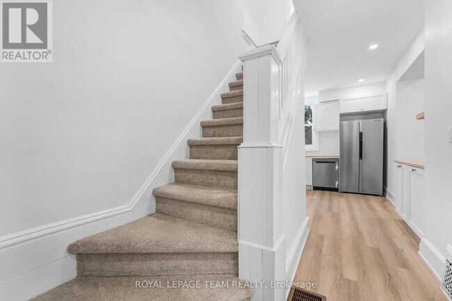 Photo du bâtiment - 5 Gilchrist Ave