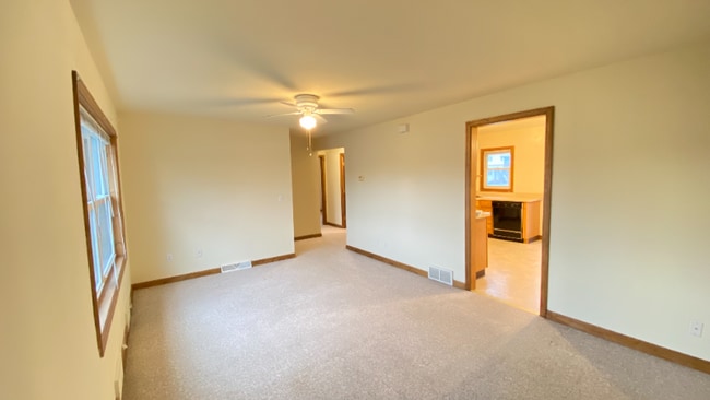 Building Photo - 1052 Community Rd
