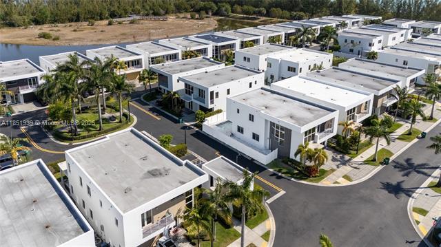 Foto del edificio - 9791 NW 75th St