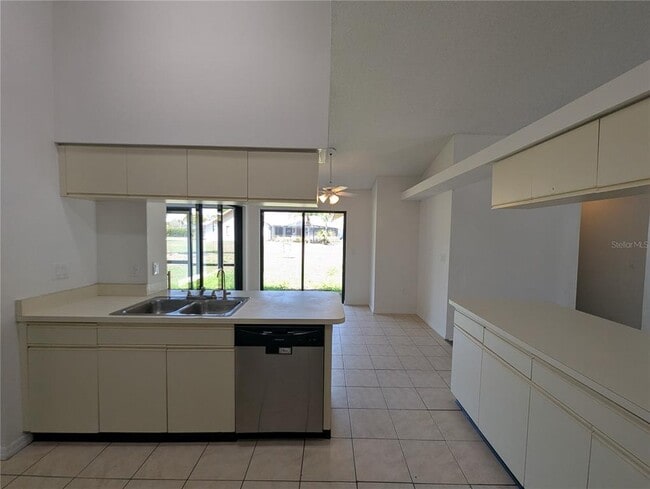 Building Photo - 11322 Torrey Pines Dr