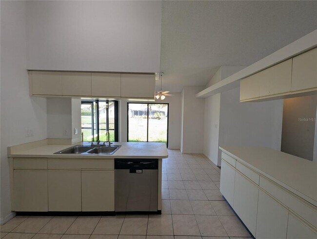 Foto del edificio - 11322 Torrey Pines Dr