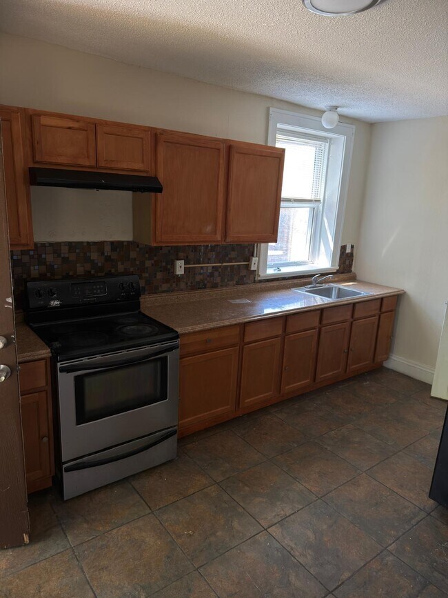 Building Photo - 3422 Pine Grove Ave