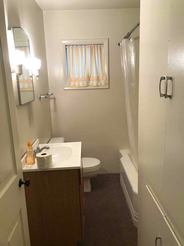 1 Noble St Unit 1/2, Bellaire, OH 43906 Room for Rent in Bellaire, OH