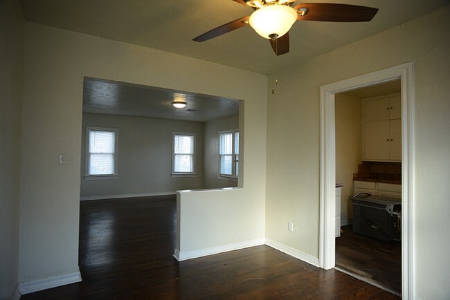 Building Photo - 3612 W Park Pl