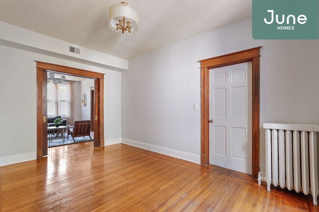 Foto del edificio - Queen room in 4-bed/2.0-bath Home
