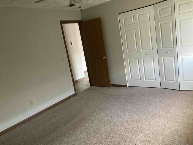 Building Photo - 134 Lauren Circle Apt F